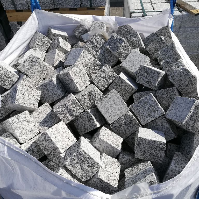 Application image for Granite - Gray Ariz - Cobblestones. The dominant color shown is gray. The color mix creates a cool feeling.