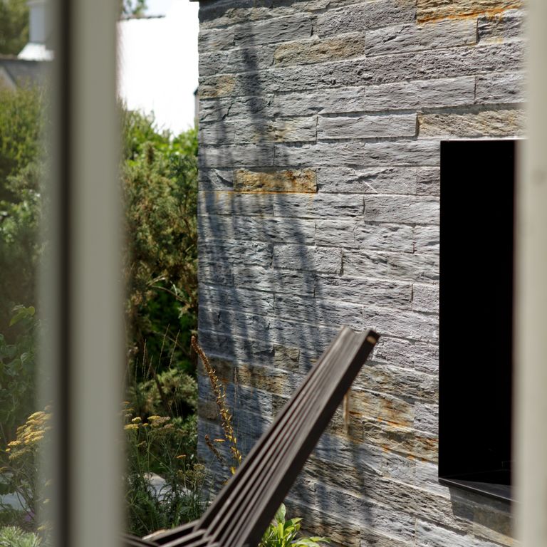 Best close-up image for Black Schist - Wall Veneer. The image shows this product being used for full bed veneer and thin veneer. The surface finish shown is natural cleft. Dominant colors shown are gray and tan. The color mix creates a warm feeling.