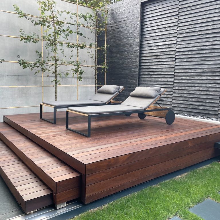 Application image for Black Schist - Wall Veneer. The image shows this product being used for full bed veneer and thin veneer. The surface finish shown is natural cleft. The dominant color shown is black. The color mix creates a cool feeling. Solid color pattern.