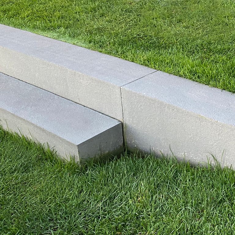 Blue/Gray Bluestone - Flamed Lawn Steps