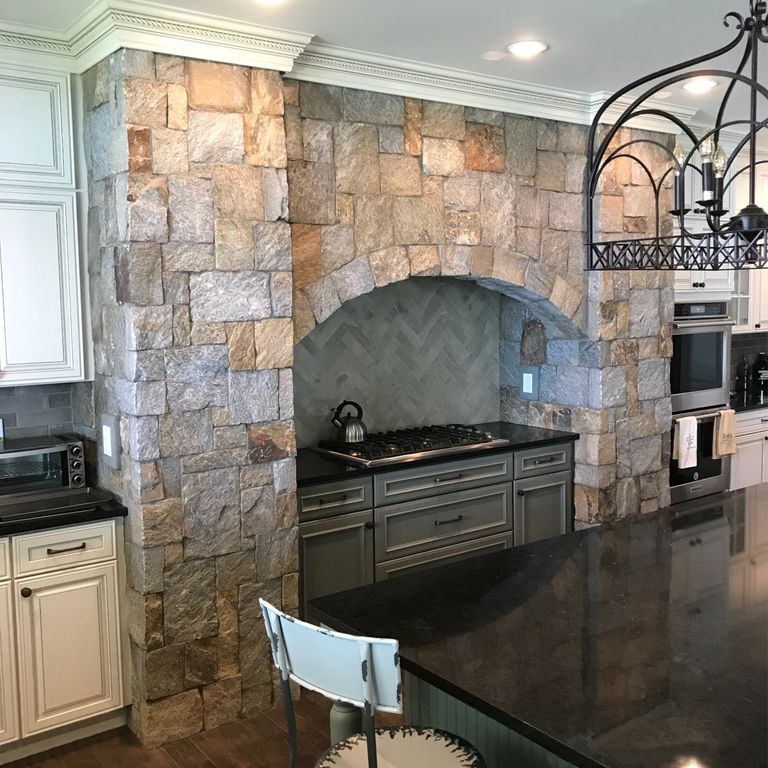 Application image for Granite - Nutmeg Ridge - Veneer. The image shows this product being used for full bed veneer, thin veneer and interior cladding. The dominant color shown is gray. The color mix creates a warm feeling.