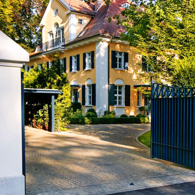 Application image for Bavarian Dolomite Gray Limestone - Cobblestones. The image shows this product being used in a driveway pavers application. Dominant colors shown are gray and tan. The color mix creates a warm feeling.