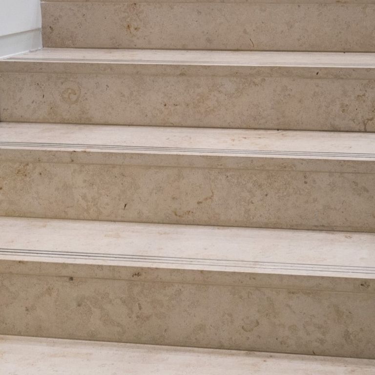 Bavarian Beige Travertine - Treads