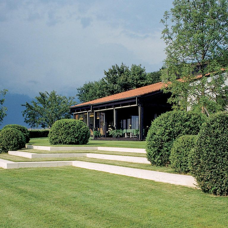 Application image for Bavarian Beige Limestone - Steps & Treads. The image shows this product being used in a monolithic steps application. Dominant colors shown are beige, white and cream. Solid color pattern.