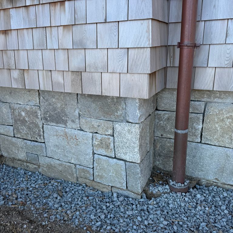 Application image for Granite - Reclaimed Veneer- Thin. The image shows this product being used in a thin veneer application. The dominant color shown is gray. The color mix creates a cool feeling.