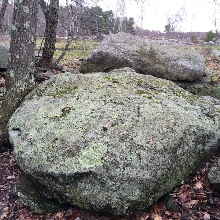 Application image for New England Fieldstone Boulders & Ledgestone - Jumbo Boulders. The surface finish shown is weathered. The dominant color shown is gray. The color mix creates a warm feeling.