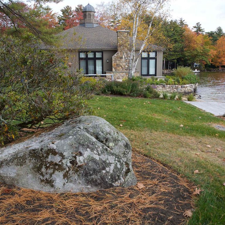 Application image for New England Fieldstone Boulders & Ledgestone - Jumbo Boulders. The surface finish shown is weathered. The dominant color shown is gray. The color mix creates a warm feeling.