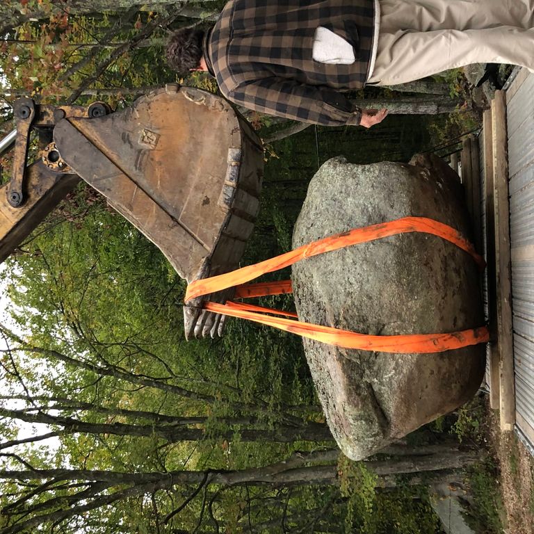 Application image for New England Fieldstone Boulders & Ledgestone - Jumbo Boulders. The surface finish shown is weathered. The dominant color shown is gray. The color mix creates a warm feeling.