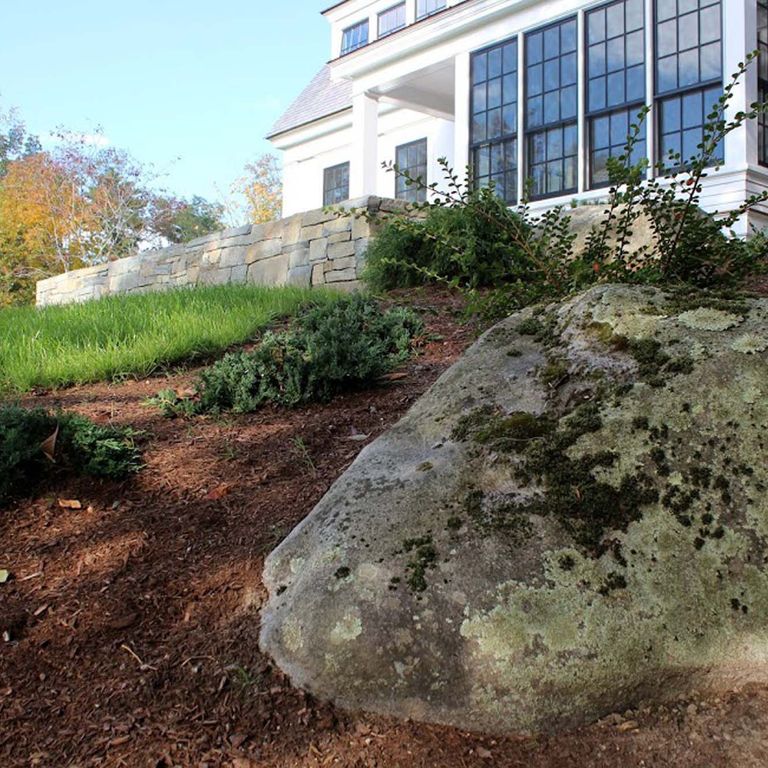 Application image for New England Fieldstone Boulders & Ledgestone - Jumbo Boulders. The surface finish shown is weathered. The dominant color shown is gray. The color mix creates a warm feeling.