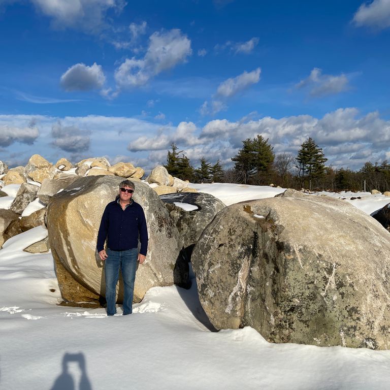 Application image for New England Fieldstone Boulders & Ledgestone - Jumbo Boulders. The surface finish shown is weathered. The dominant color shown is gray. The color mix creates a warm feeling.