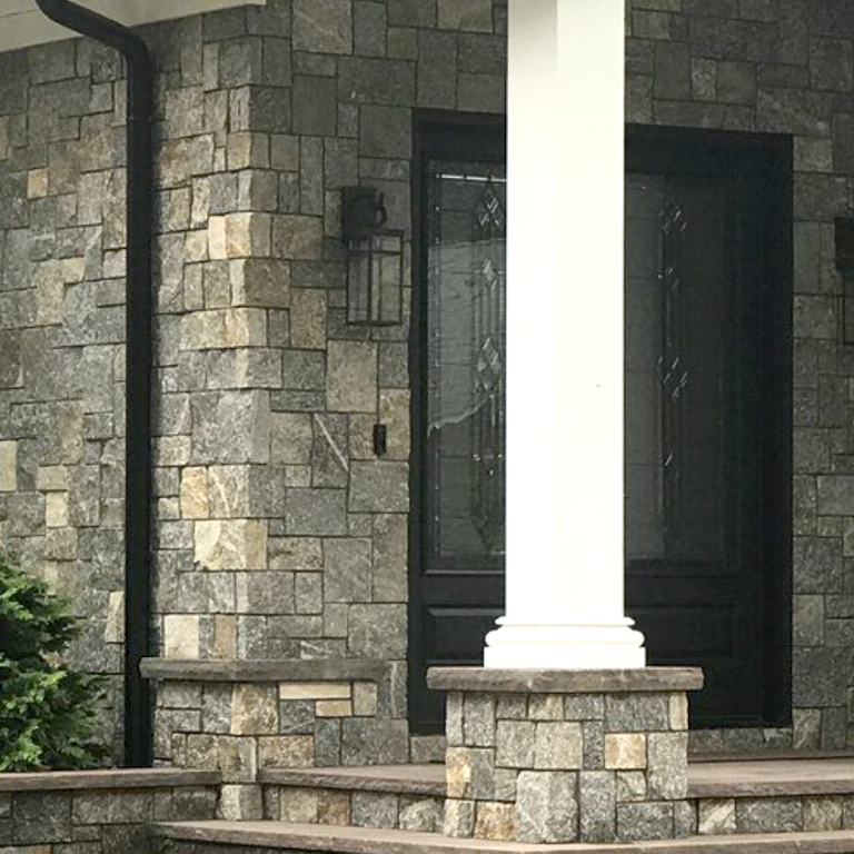 Feature image for New York Blend - Veneer. The image shows this product being used for full bed veneer and thin veneer. Dominant colors shown are gray and tan; with beige, brown and cream secondaries. The color mix creates a warm feeling. Regular, random and blotched color patterns.