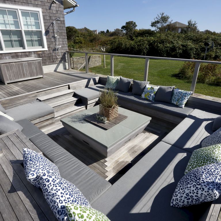Application image for Bluestone Flamed Surface Blue/Gray Fire Feature. The image shows this product being used in an outdoor fire concepts application. The dominant color shown is gray. The color mix creates a cool feeling.