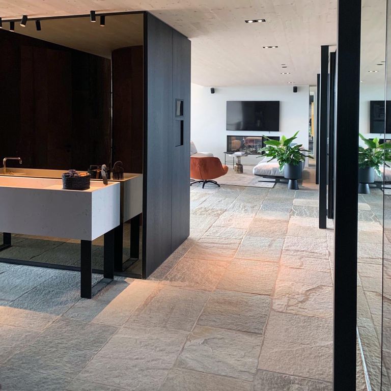 Pietra Italia Gneiss - Natural Cleft & Brushed Interior Floor