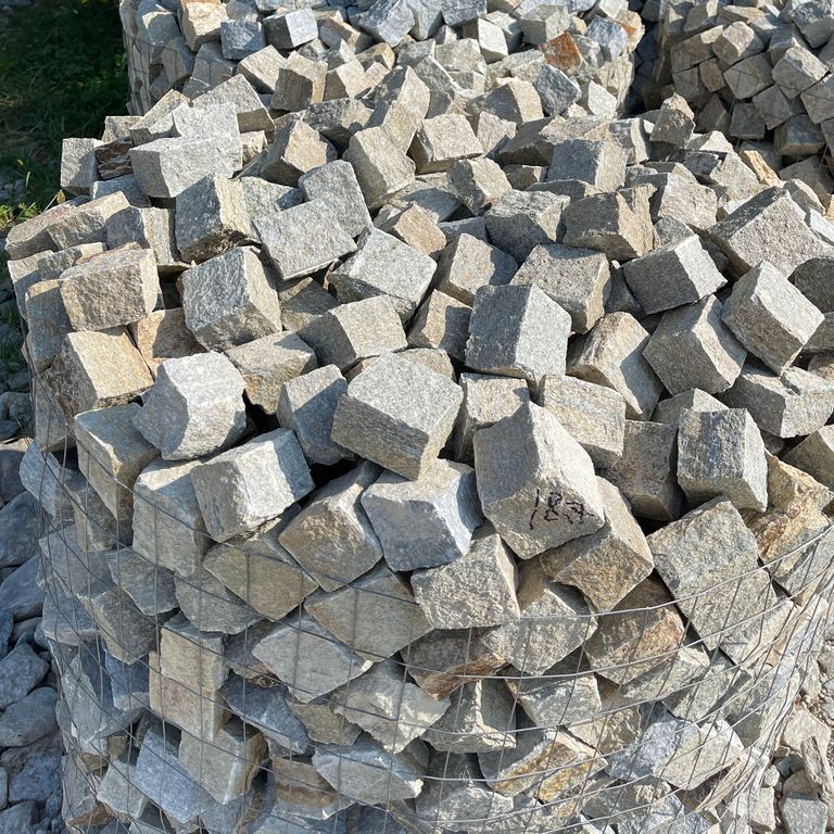 Pietra Italia Full Color Gneiss - Cobblestone Cubes