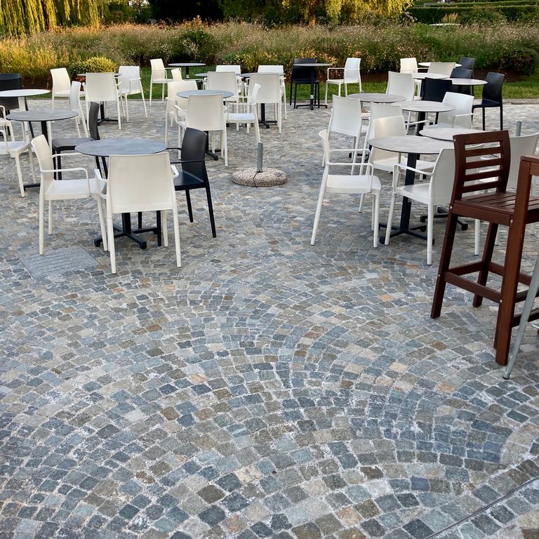 Pietra Italia Gneiss - Cobblestone Cubes