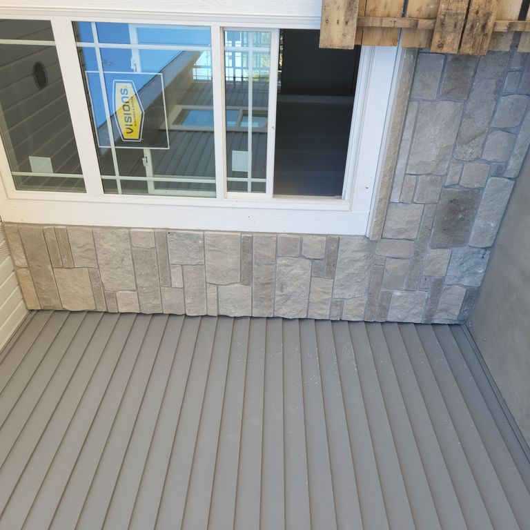 Feature image for Lannon Gray Limestone Veneer - Splitface + Sawn. The image shows this product being used in a thin veneer application. The surface finish shown is split-face. The dominant color shown is gray. The color mix creates a cool feeling.