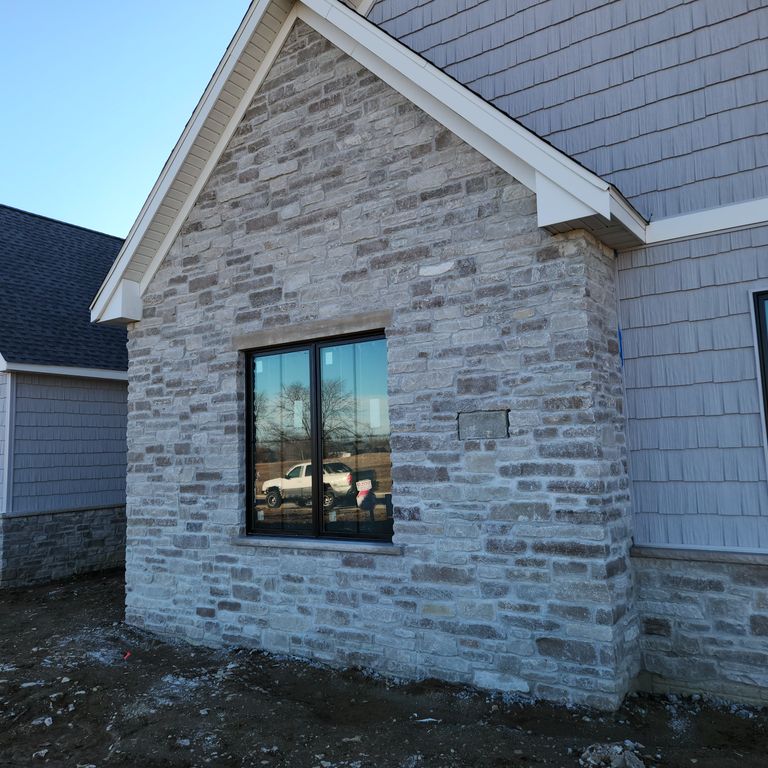 Lannon Gray Limestone Veneer - Splitface + Tumbled