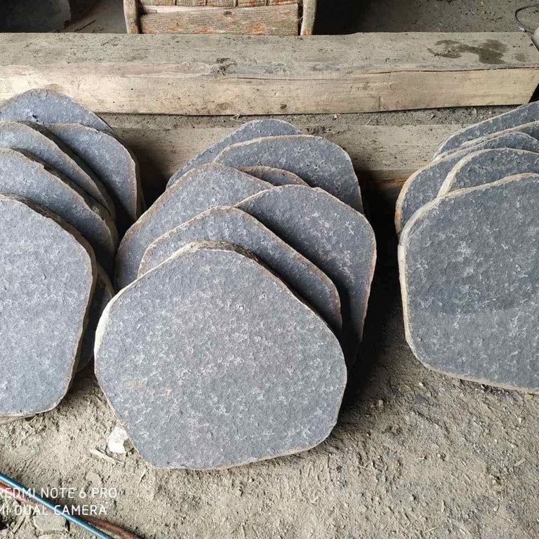 Black Moon Basalt - Irregular Pavers