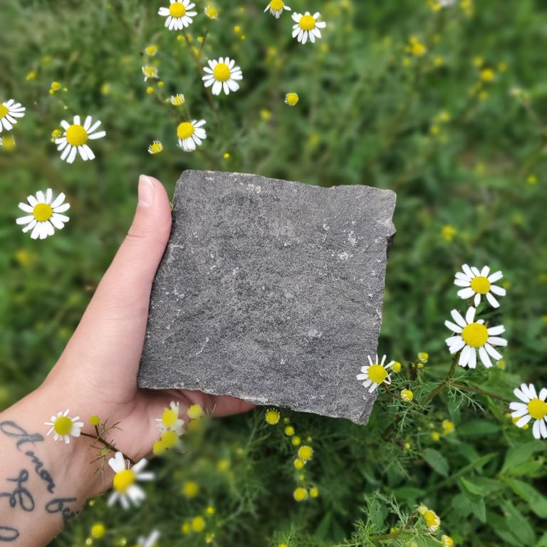 Feature image for Basalt = Black Moon - Cobblestone. The surface finish shown is split-face. The dominant color shown is gray. The color mix creates a cool feeling.