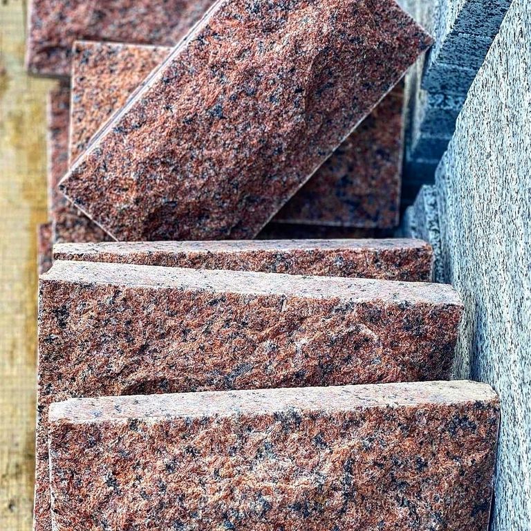 Application image for Granite - Red Pomegranate - Veneer. The surface finish shown is split-face. The dominant color shown is red. The color mix creates a warm feeling.