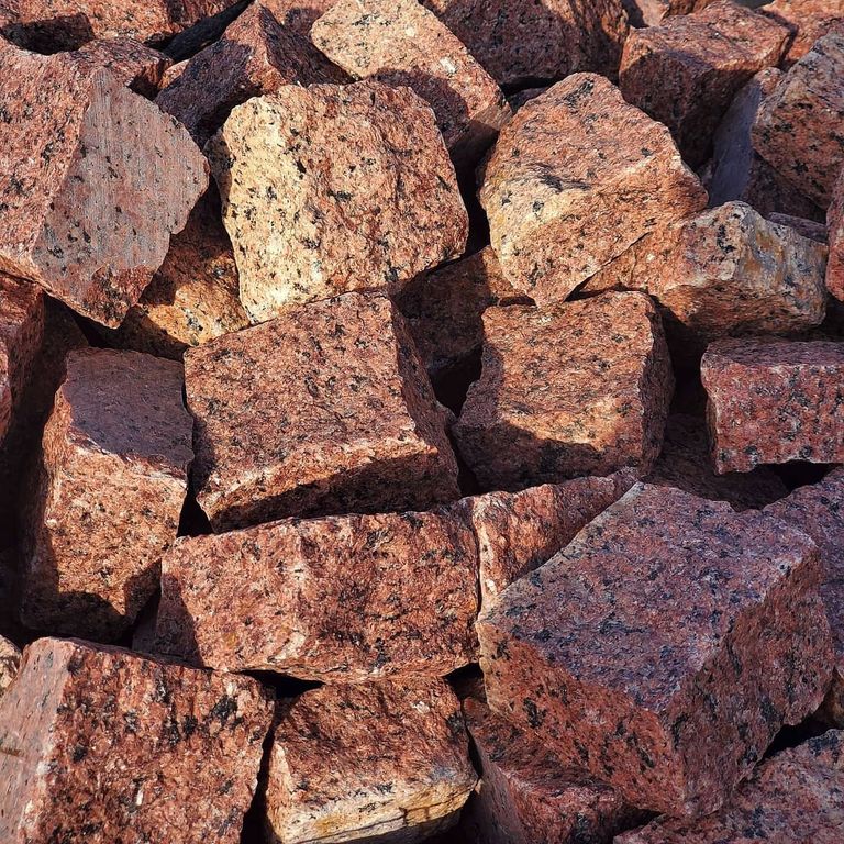 Application image for Red Pomegranate Granite - Cobblestones. The surface finish shown is split-face. The dominant color shown is red. The color mix creates a warm feeling.