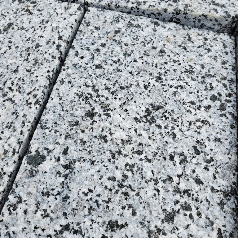 Application image for Granite - White House - Veneer. Dominant colors shown are gray and white. The color mix creates a cool feeling.