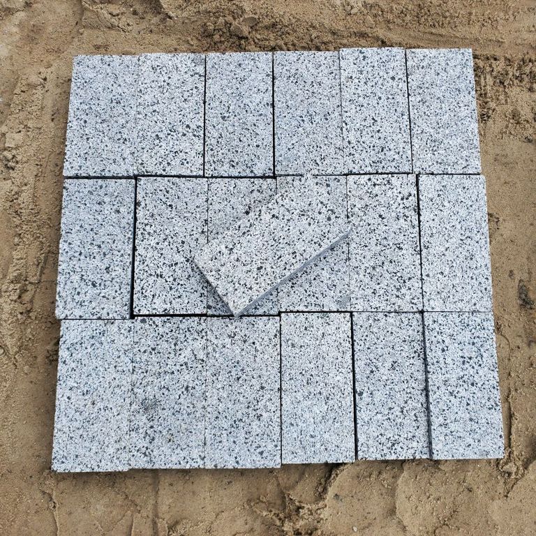 Application image for White House Granite - Pavers. Dominant colors shown are gray and white. The color mix creates a cool feeling.