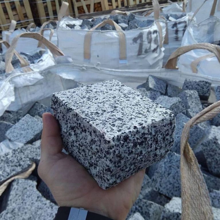 Application image for White House Granite - Cobblestones. Dominant colors shown are gray and white. The color mix creates a cool feeling.
