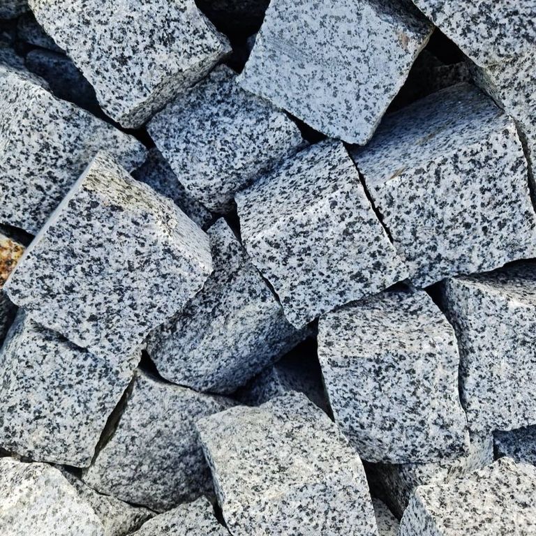 Application image for White House Granite - Cobblestones. Dominant colors shown are gray and white. The color mix creates a cool feeling.