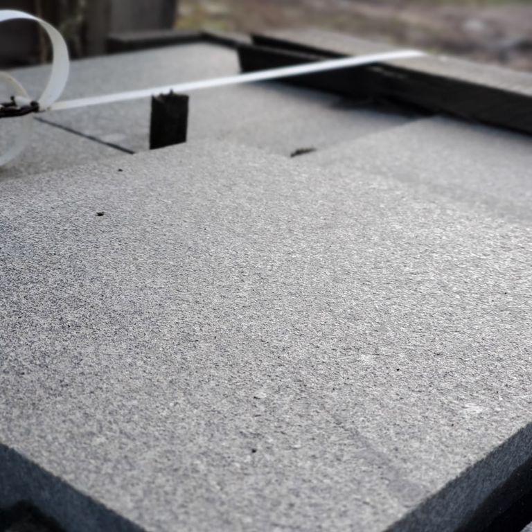 Best close-up image for Gabbro - Dark Magma - Pavers. The surface finish shown is flamed. The dominant color shown is gray. The color mix creates a cool feeling.