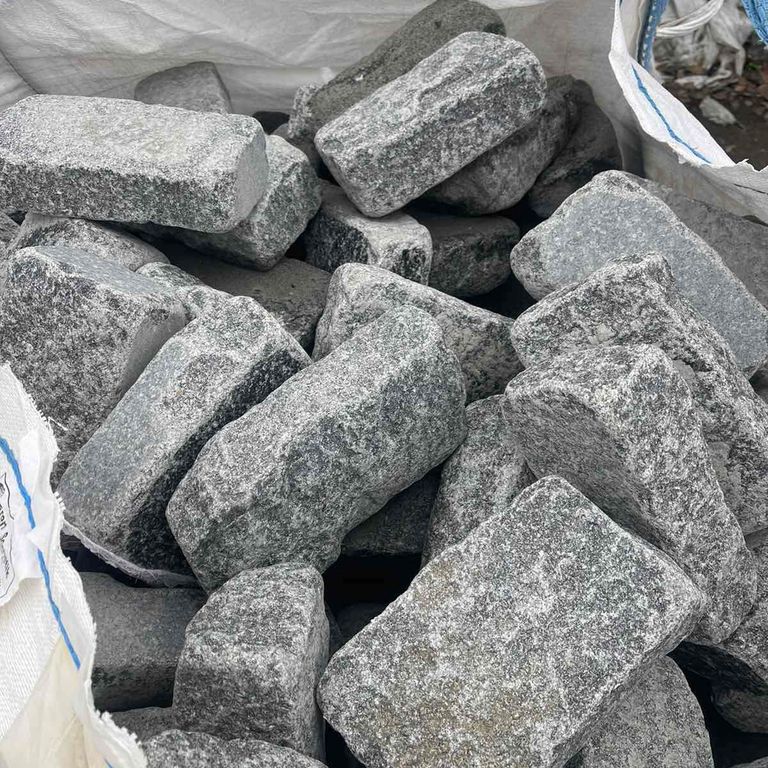 Application image for Gabbro Dark Magma Granite - Cobblestones. The dominant color shown is gray. The color mix creates a cool feeling.