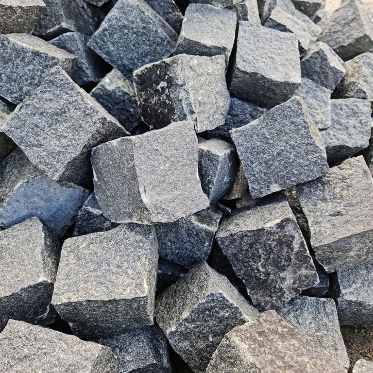 Application image for Gabbro Dark Magma Granite - Cobblestones. The dominant color shown is gray. The color mix creates a cool feeling.