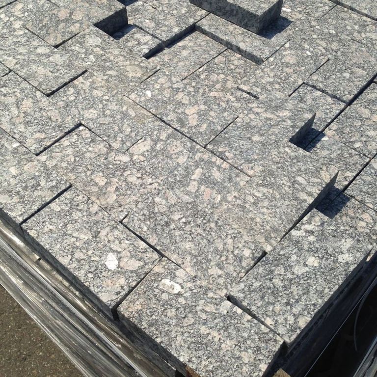 Application image for Granite - Gray Leopard - Pavers. The dominant color shown is gray. The color mix creates a warm feeling.