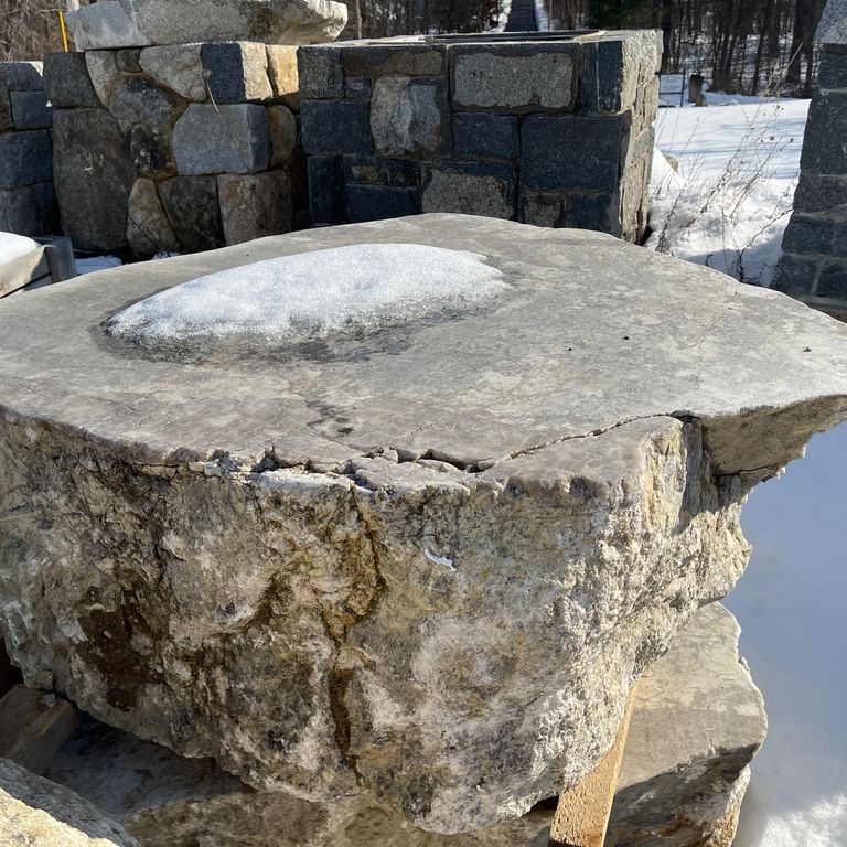 Application image for Fieldstone - New England Boulders - Sawn. The surface finish shown is sawn. The dominant color shown is gray. The color mix creates a warm feeling.
