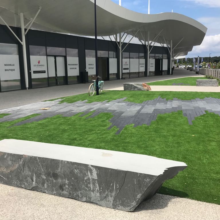 Application image for Slate - Iberian Gray - Pavers. The image shows this product being used in a path pavers application. Dominant colors shown are black and gray. The color mix creates a cool feeling.