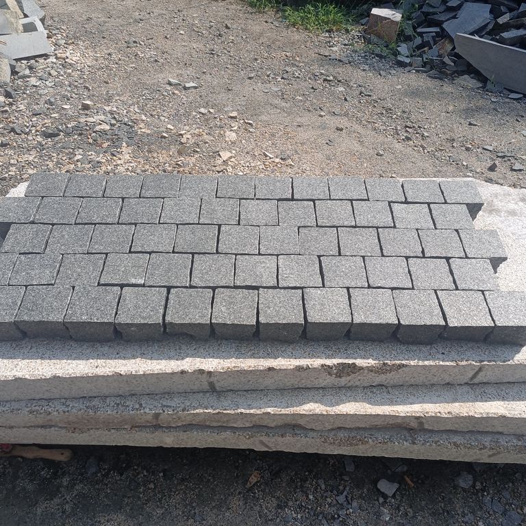 Application image for Pensy Black Granite - Flamed Cobblestones. Dominant colors shown are black and gray.