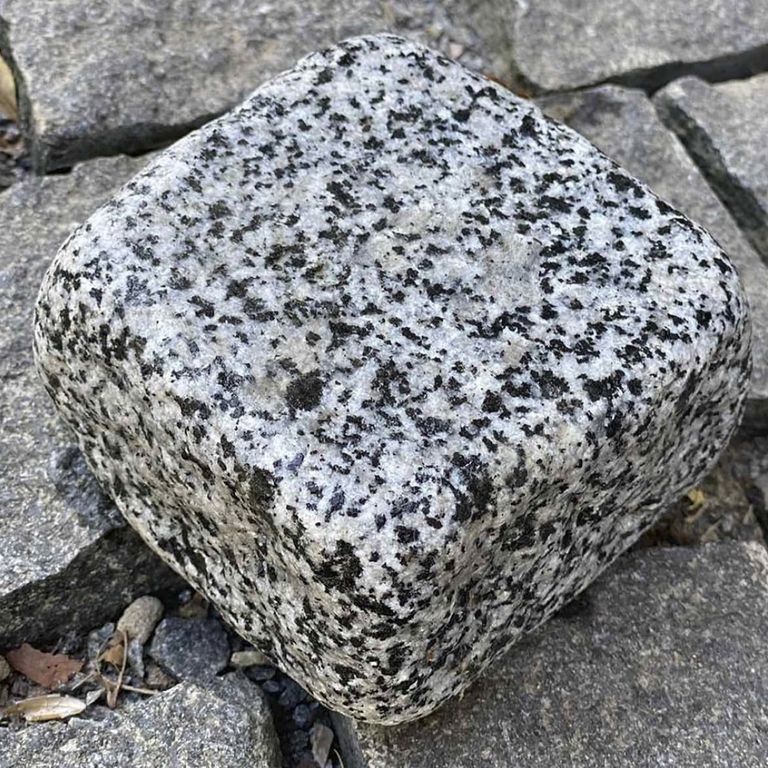 Feature image for White House Granite - Tumbled Cobblestones. The surface finish shown is tumbled. Dominant colors shown are gray and white. The color mix creates a cool feeling.
