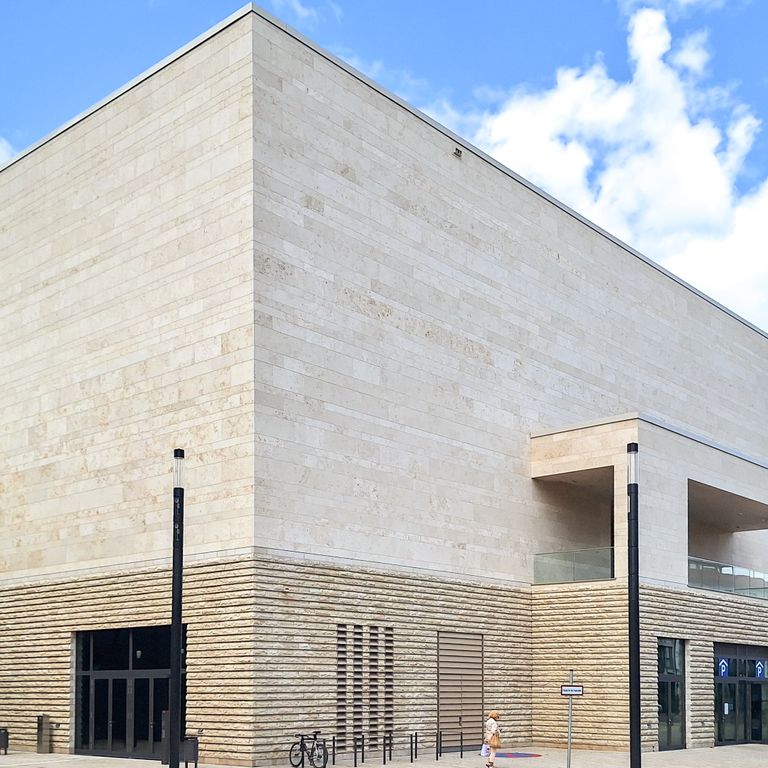 Application image for Bavarian Beige Limestone - Wall Cladding. The image shows this product being used for full bed veneer and thin veneer. Dominant colors shown are beige, tan and cream. The color mix creates a warm feeling.