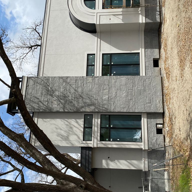 Application image for Brazilian Lucerna Gneiss - Veneer. The image shows this product being used in a full bed veneer application. The surface finish shown is split-face. The dominant color shown is gray.