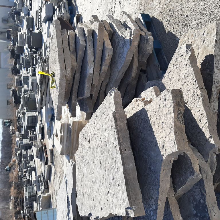 Application image for Lannon Gray Limestone - Irregular Flagging. The dominant color shown is gray. The color mix creates a cool feeling.