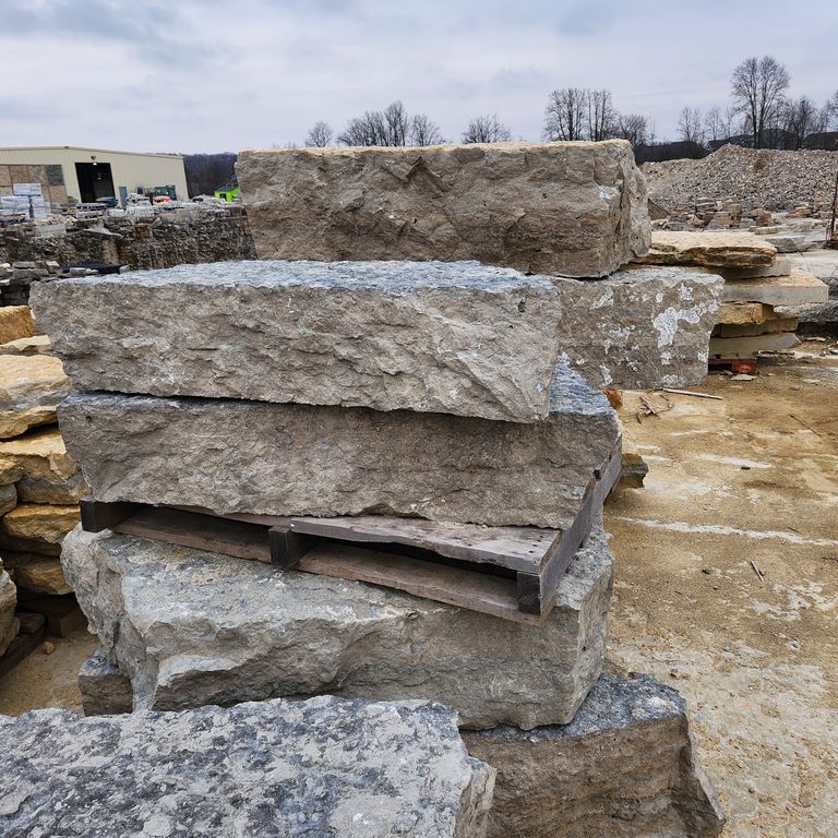 Application image for Rustic Gray Limestone - Wallstone. The surface finish shown is natural cleft. The dominant color shown is gray. The color mix creates a warm feeling.