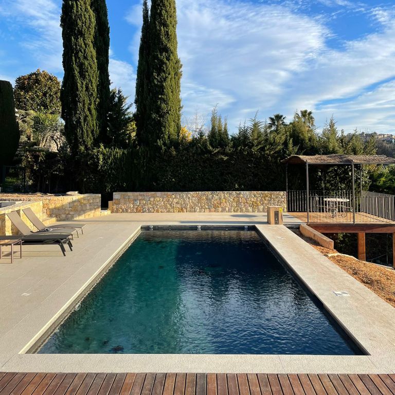 Veneto Olivo Limestone - Pool Deck
